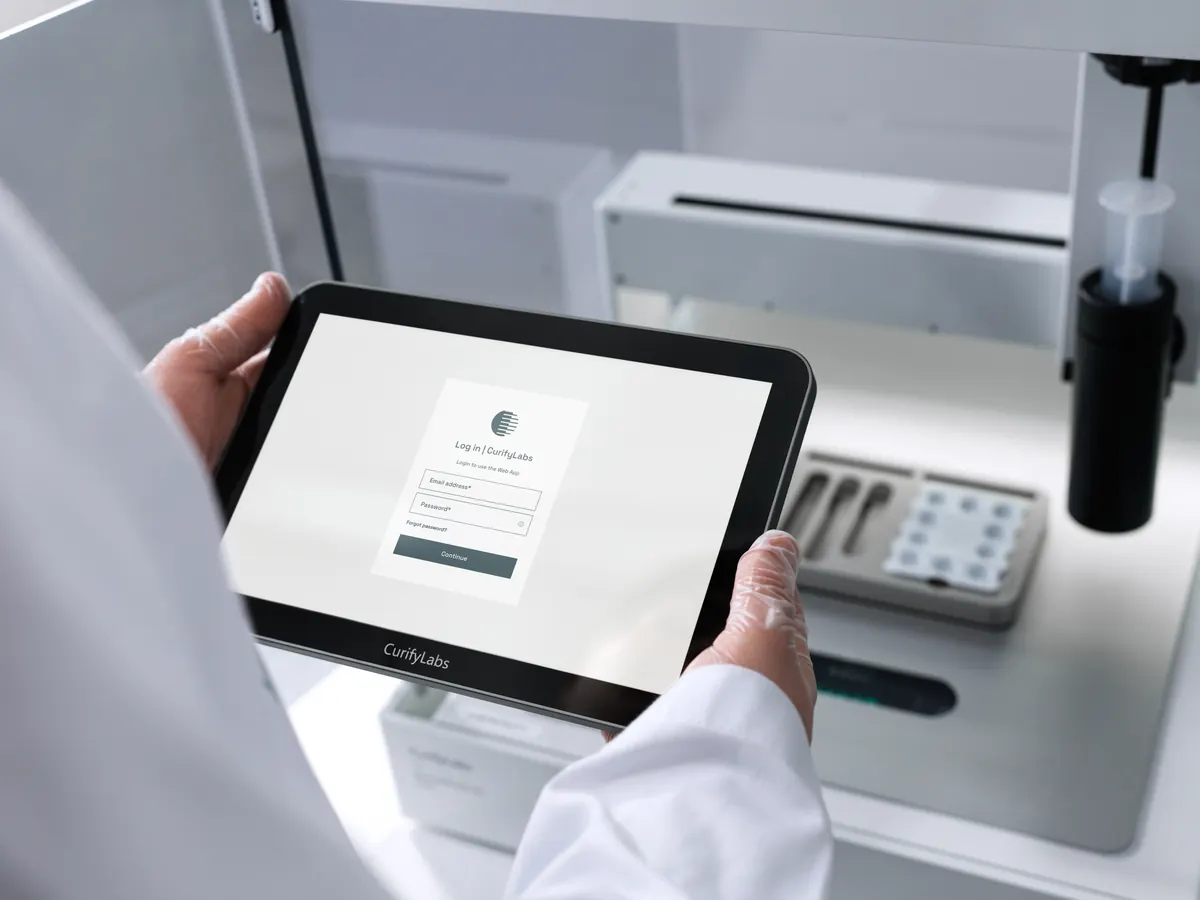 PharmaPrinter 01 supporting a structured compounding workflow under pharmacist review